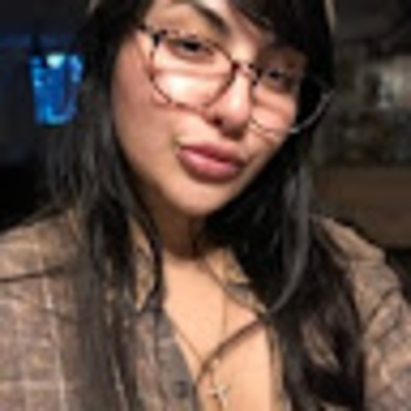 Meet your Posher, Camilla - Picture 1 of 1